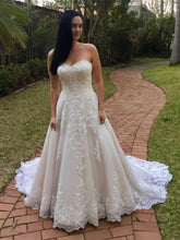 Load image into Gallery viewer, Isabella