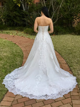 Load image into Gallery viewer, Isabella