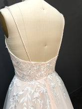 Load image into Gallery viewer, Nicole