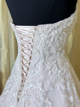 Load image into Gallery viewer, Isabella